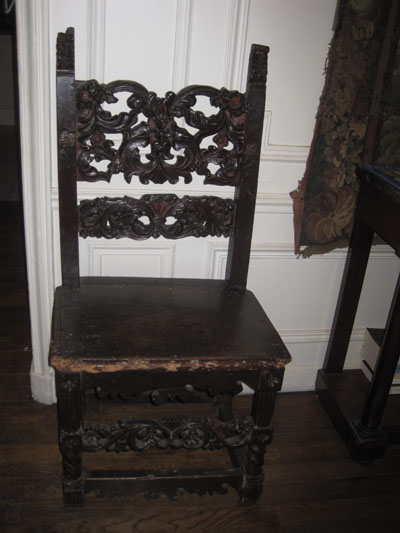 Chaise espagnole sculptée XVIème